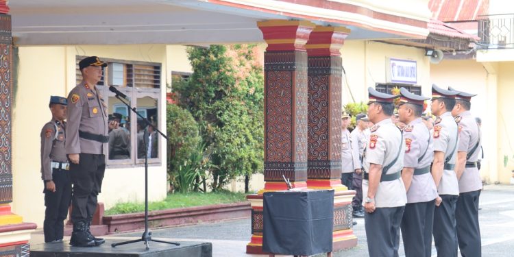 Kapolres Tator Pimpin Upacara Sertijab Kasat Lantas dan Kapolsek