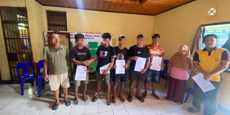 Bhabinkamtibmas Polres Tator, Selesaikan Perselisihan Warga di Saluputti