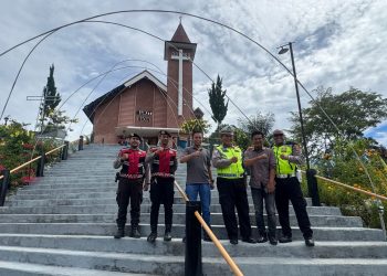 Jaga Kekhidmatan Paskah, Personel Polres Tana Toraja Intensifkan Patroli Mobile di Sejumlah Gereja