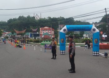 Personel Polres Tana Toraja Pam Car Free Day, Warga Berolahraga Dengan Aman dan Nyaman