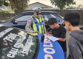 Sat Lantas Polrestabes Makassar Beri Teguran ke Pengendara Lawan Arus dan Tidak Pakai Helm