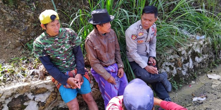 Perkuat Kamtibmas dan Ketahanan Pangan, Bhabinkamtibmas Polsek Tondon Nanggala Sambangi Warga