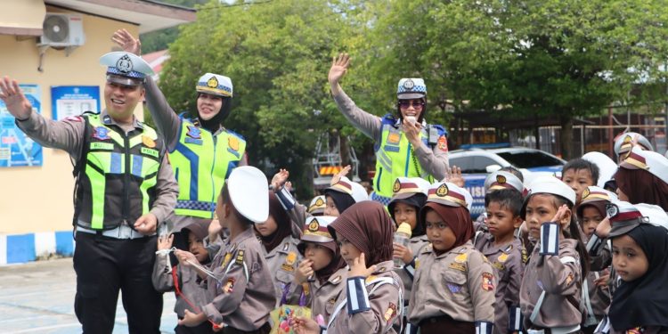 Sebagai Komitmen AKP Alwi, Satlantas Polres Luwu Hadirkan Polisi Sahabat Anak