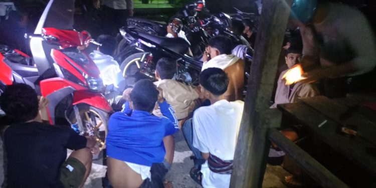 Personel Polres Luwu Gagalkan Aksi Tawuran di Bua, Amankan Sejumlah Senjata Tajam dan Petasan
