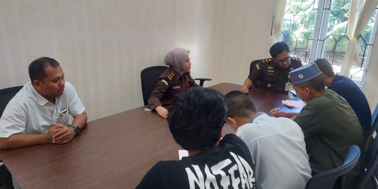 Personel Polres Luwu Limpahkan 3 Pelaku Penganiayaan Menggunakan Busur ke Kejaksaan