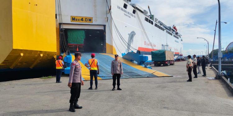 Polsek KPN Bersama Aparat Terpadu Lakukan Pengamanan Pemberangkatan KM Dharma Rucitra VII