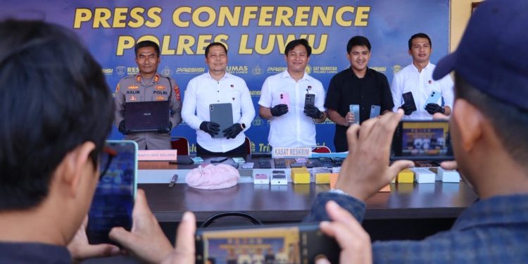 Kasat Reskrim Polres Luwu Rilis Kasus Curat di Sejumlah TKP, 4 Pelaku Diamankan