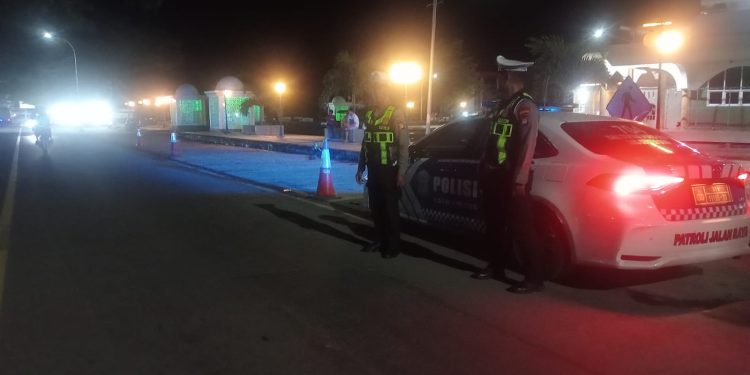 Ciptakan Kamseltibcar Lantas di Malam Hari, Personel Satlantas Polres Jeneponto Gelar Patroli