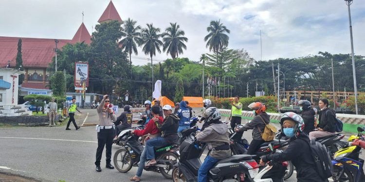 Kasat Lantas Polres Tator Edukasi Pengantar Jenazah Untuk Tertib dan Pemakai Knalpot Brong Akan Ditindak