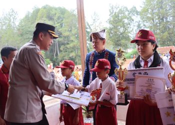 Wakapolres Tana Toraja Hadiri Peringatan Hari Pendidikan Nasional di Lapangan To’bone