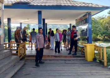 Personel Polres Maros Beri Pengamanan di Objek Wisata Rammang-Rammang