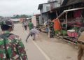 Personel Polres Torut Bersihkan Pasar Hewan Bolu Sambut HUT ke-69 Kodam XIV/Hasanuddin
