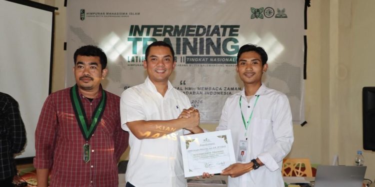 Kapolres Maros Tekankan Bahaya Penyebaran Hoaks di Hadapan Kader HMI