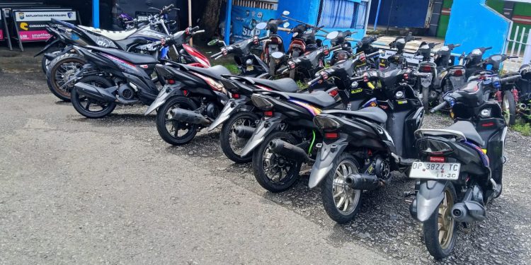 Kasat Lantas Polres Palopo Bubarkan Balap Liar, 9 Motor Diamankan