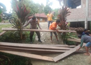 Bhabinkamtibmas Polsek Sangalla Sambangi Warga di Lembang Turunan, Wujud Kedekatan Polri dengan Masyarakat
