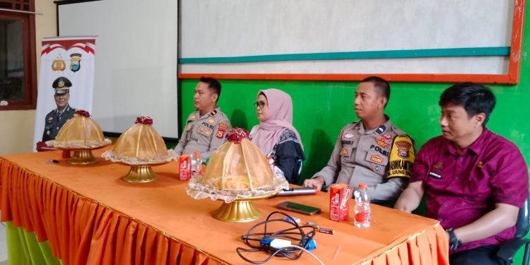 Personel Polsek KPN Polres Parepare Gelar Jumat Curhat, Sosialisasikan Layanan Call Center
