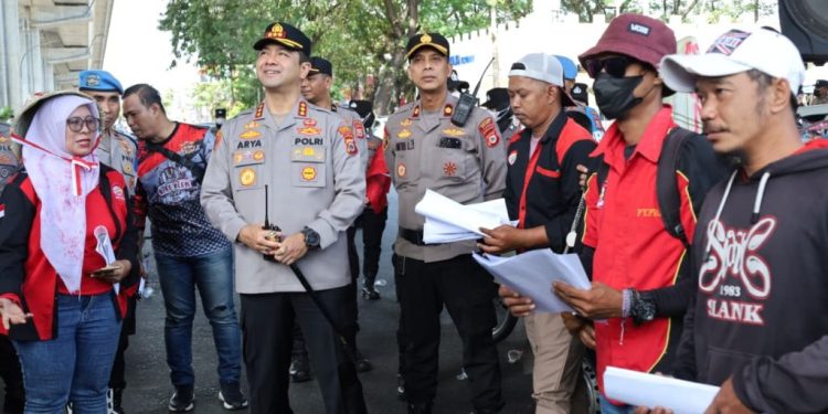 Kapolrestabes Makassar Turun Langsung Pantau Aksi Hari Buruh Internasional