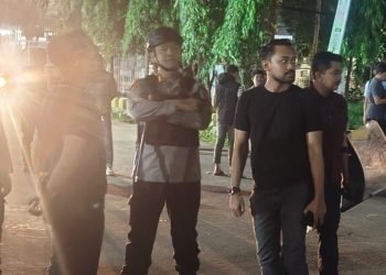 Kapolrestabes Makassar Turun Langsung Bubarkan Unras Yang Berlangsung Hingga Malam
