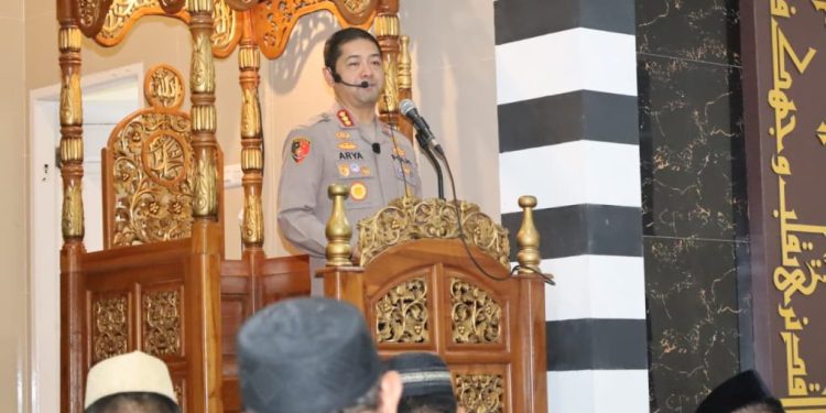 Kapolres Maros Terima Penghargaan Dari Bupati di Upacara Hari Pendidikan Nasional