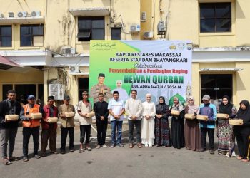 Polrestabes Makassar Sembelih 29 Sapi dan 1 Kambing, Daging Kurban di Bagikan ke Masyarakat