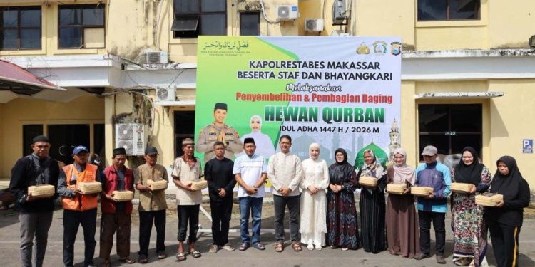 Polrestabes Makassar Sembelih 29 Sapi dan 1 Kambing, Daging Kurban di Bagikan ke Masyarakat