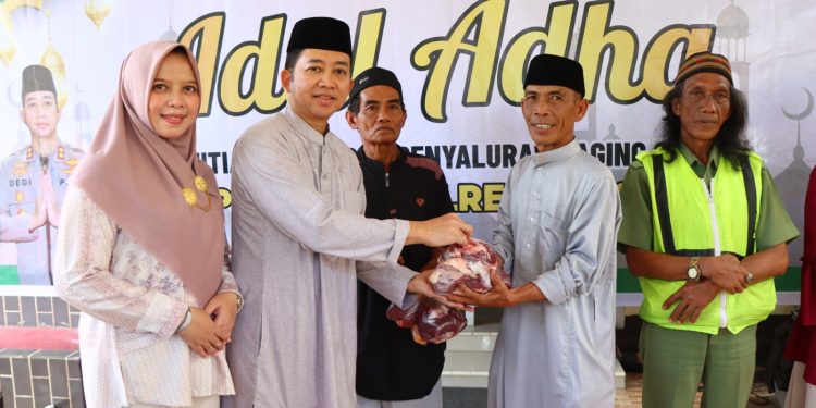 Polres Palopo Bagikan 300 Kantong Daging Kurban, Wujud Kepedulian di Hari Raya Idul Adha 2026