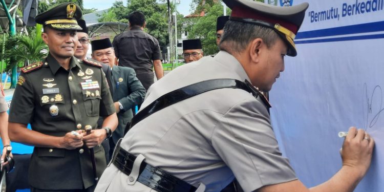 Kapolres Parepare Hadiri Upacara Hardiknas 2026, Wujud Dukungan Terhadap Pendidikan Bermutu