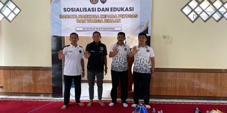 Kasat Narkoba Polres Soppeng Beri Penyuluhan Bahaya Narkoba di Rutan Kelas IIB