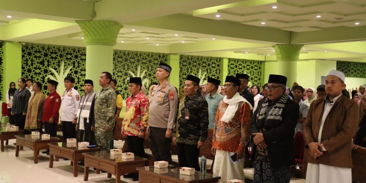 Kapolres Tana Toraja Hadiri Pelepasan Jamaah Haji ke Embarkasi Makassar
