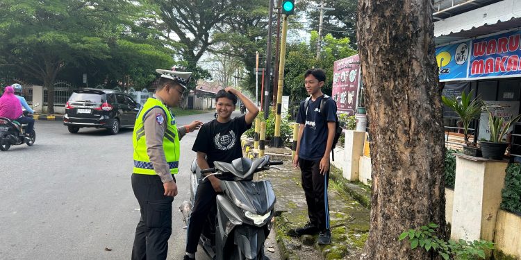 Satlantas Polres Palopo Beri Teguran ke Pengendara Yang Melanggar Lalu Lintas