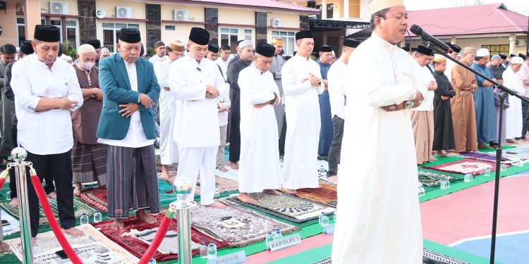 Sholat Eid bersama Masyarakat, Kapolres Sidrap Ajak Memaknai Hakikat Berkurban