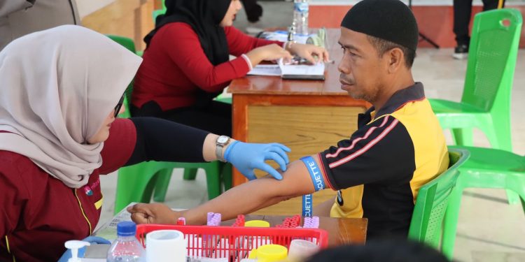 Biddokkes Polda Sulsel Gelar Rikkes Berkala ke Personel Polres Selayar