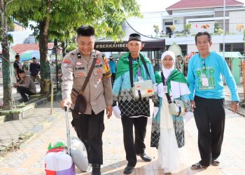 Personel Polres Bulukumba Amankan dan Kawal Ketat Pemberangkatan CJH