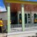 Personel Polres Selayar bersama Polsek Jajaran Bersihkan Rumah Ibadah dan Fasilitas Umum