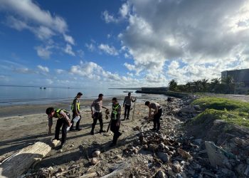 Satlantas Polres Selayar Gelar Bakti Sosial Indonesia Asri di Kawasan Pantai Penghibur