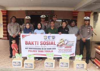 Dalam Rangka HUT Bhayangkara ke-80, Personel Polres Tator Salurkan Bantuan ke Masyarakat