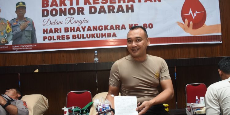 Peringati Hari Bhayangkara ke-80, Kapolres Bulukumba bersama Instansi Terkait Lakukan Donor Darah