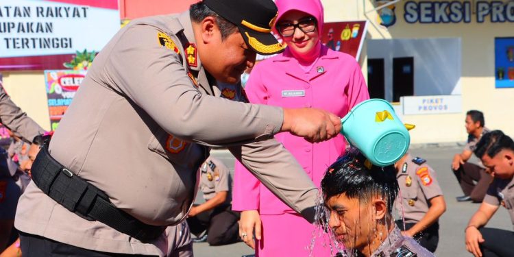 30 Personel Naik Pangkat, Kapolres Selayar: Amanah untuk Tingkatkan Pengabdian