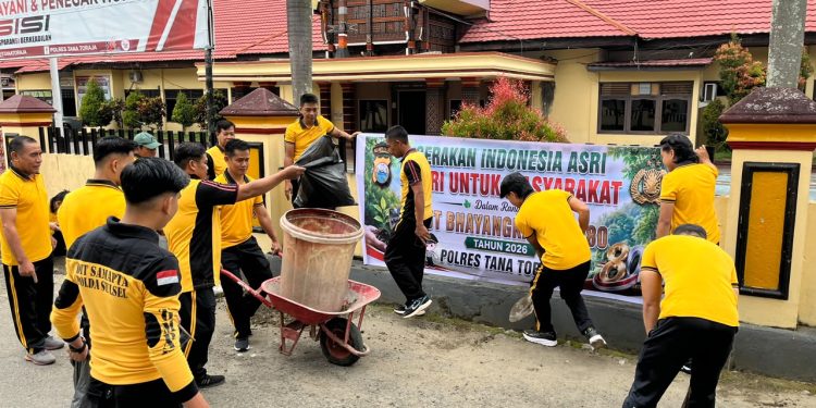 Sambut HUT Bhayangkara ke-80, Polres Tana Toraja Gelar Gerakan Indonesia Asri