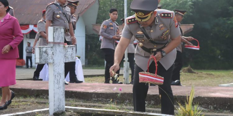 Kenang Jasa Pahlawan, Polres Toraja Utara Gelar Ziarah Rombongan Dalam Rangka Hari Bhayangkara ke-80