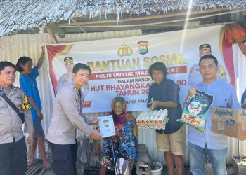 Kapolres Palopo Salurkan Bantuan Sosial ke Lansia Dalam Rangka HUT Bhayangkara ke-80