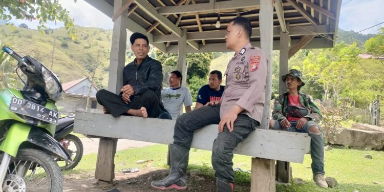 Bhabinkamtibmas Polres Tana Toraja Ajak Warga Peran Aktif Jaga Kamtibmas
