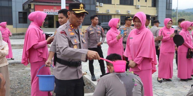 Kapolres Soppeng Pimpin Upacara Kenaikan Pangkat 34 Personel