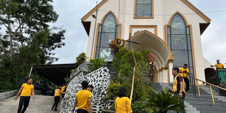 Peringati HUT Bhayangkara ke-80, Personel Polres Tana Toraja Gelar Bakti Religi