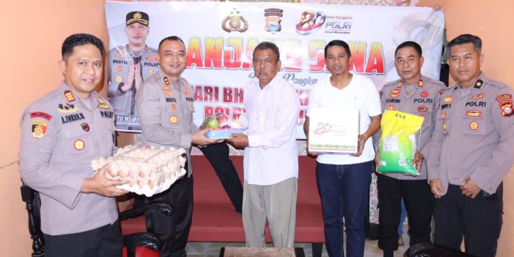 Peringati Hari Bhayangkara ke-80, Kapolres Bulukumba Anjangsana ke Rumah Purnawirawan Polri