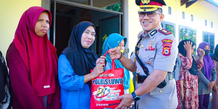 Polri Untuk Masyarakat, Kapolres  Luwu Beri Bantuan Dalam Rangka Hari Bhayangkara ke-80