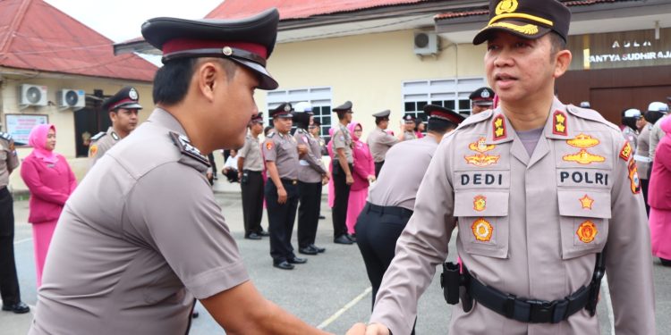 Kapolres Palopo Pimpin Upacara Kenaikan Pangkat 53 Personel