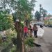 Bhabinkamtibmas Polsek Makale Polres Tator Ajak Warga Perkuat Sinergi Lewat Jumat Bersih