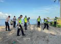 Kasat Lantas Polres Jeneponto Pimpin Bakti Sosial Pembersihan Pantai Tamrunang