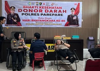 Dalam Rangka Hari Bhayangkara Ke-80, Kapolres Parepare bersama Personel Lakukan Donor Darah